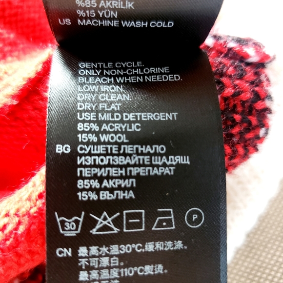 H&M Men's Santa Holiday Sweater - Picture 6 of 6